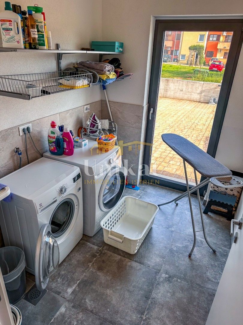 Luksuzna hiša z garažo v kleti - 3 km do morja